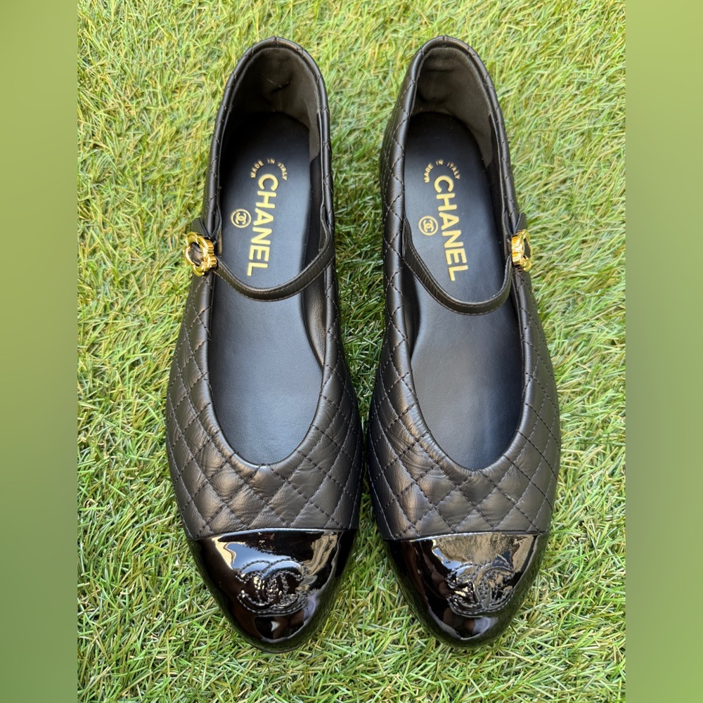 CHANEL CC LOGO BLACK LEATHER MARYJANE BALLET FLAT SHOES GOLD BUCKLE QUILTED 39.5 - Picture 5 of 15